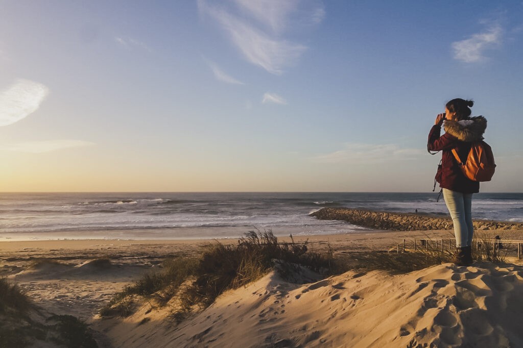 La Venezia del Portogallo: ti presento Aveiro tramonto sulla costa Io che scatto una foto al tramonto sull'Oceano