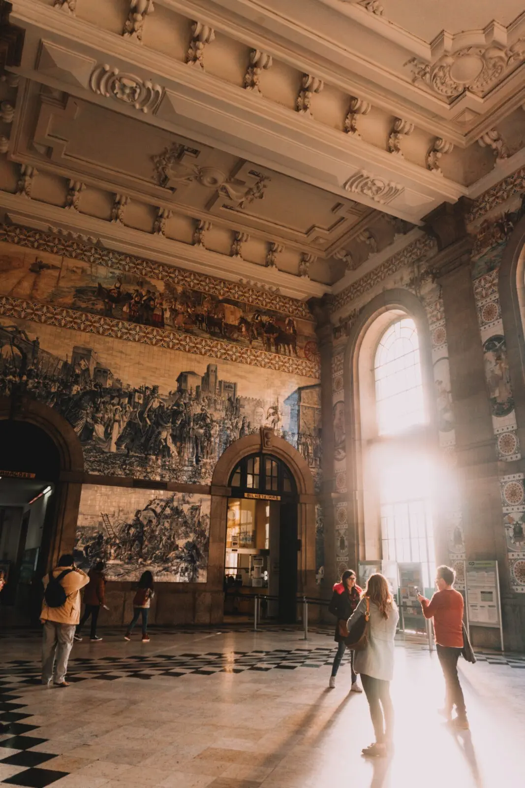 Stazione ferroviaria di São Bento in Porto: la Capitale del Nord