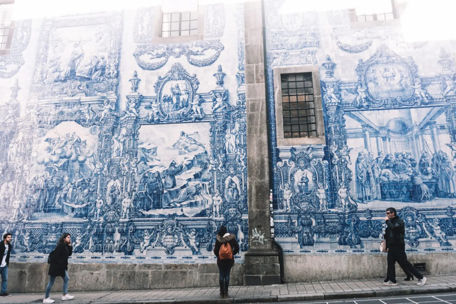 Chiesa Capela das Almas coperta di azulejos