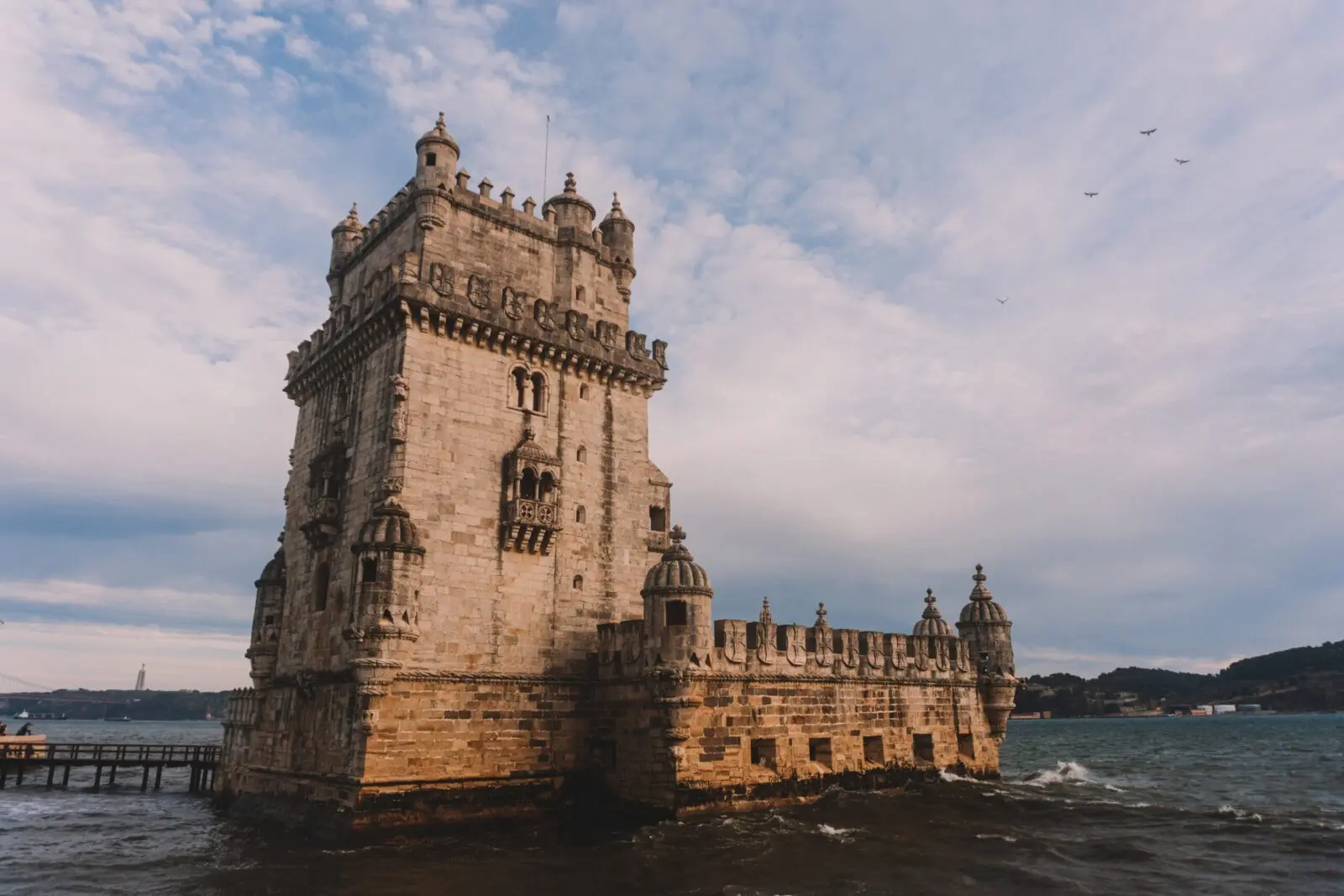 Belem, quartiere di Lisbona: torre di Belem fotografata di giorno