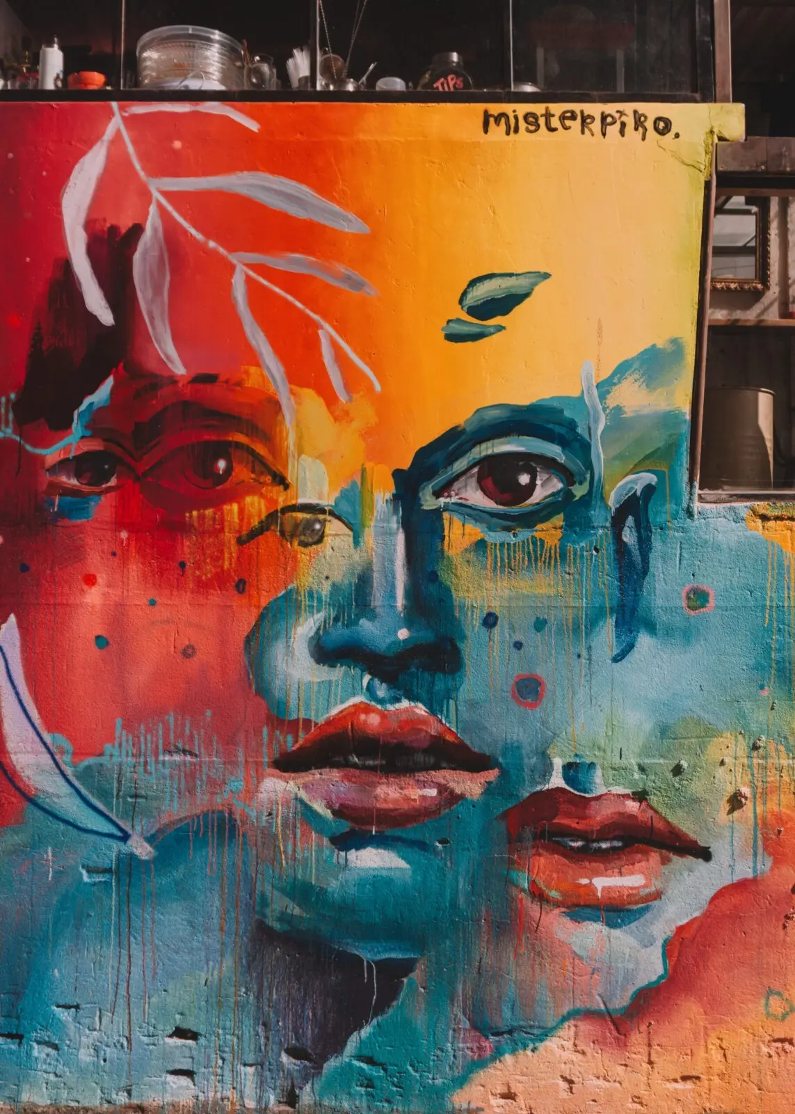 tra i Quartieri di Lisbona: LX Factory, murales e street art