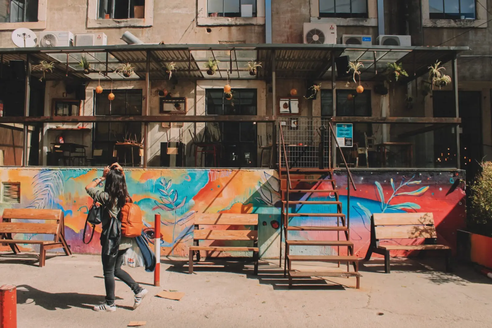 tra i Quartieri di Lisbona: LX Factory, murales e street art