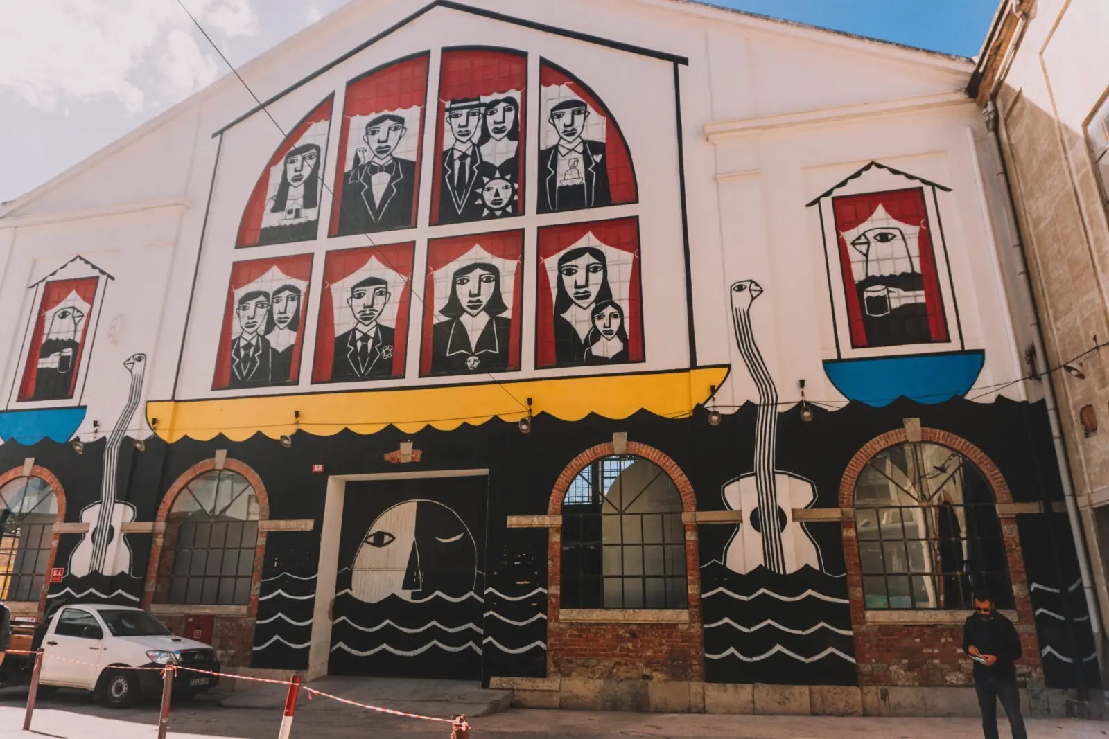 tra i Quartieri di Lisbona: LX Factory, murales e street art