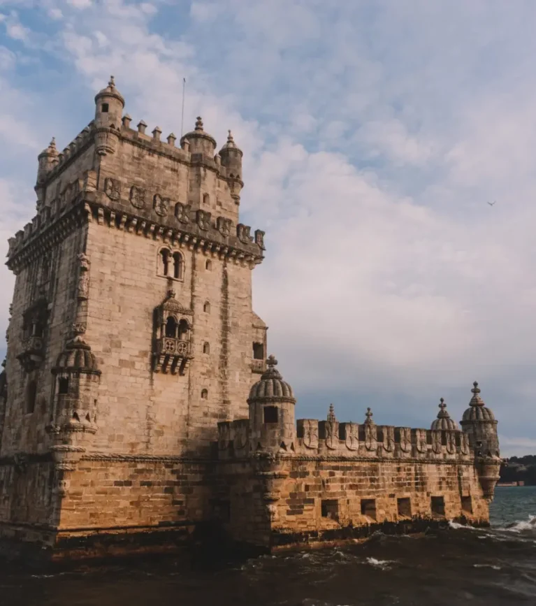 Belem, quartiere di Lisbona: torre di Belem fotografata di giorno